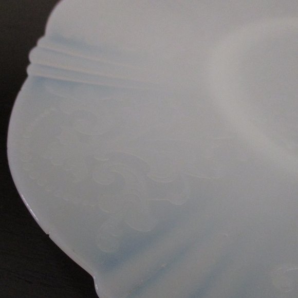 Macbeth Evans American Sweetheart White Opalescent Glass Platter - Picture 5 of 5